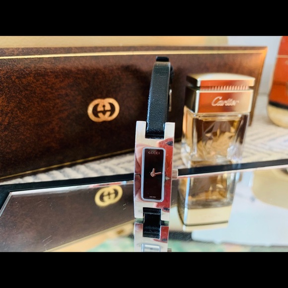 Ladies Gucci 3900L Quartz Analog Watch - Picture 3 of 8